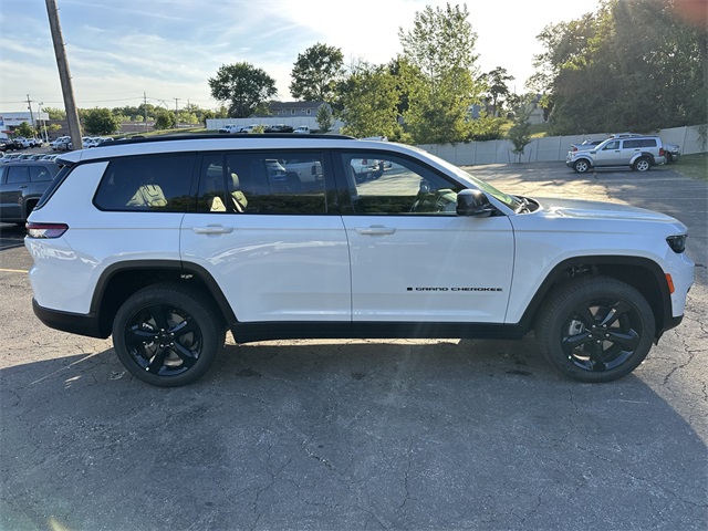 2025 Jeep Grand Cherokee Limited photo 5