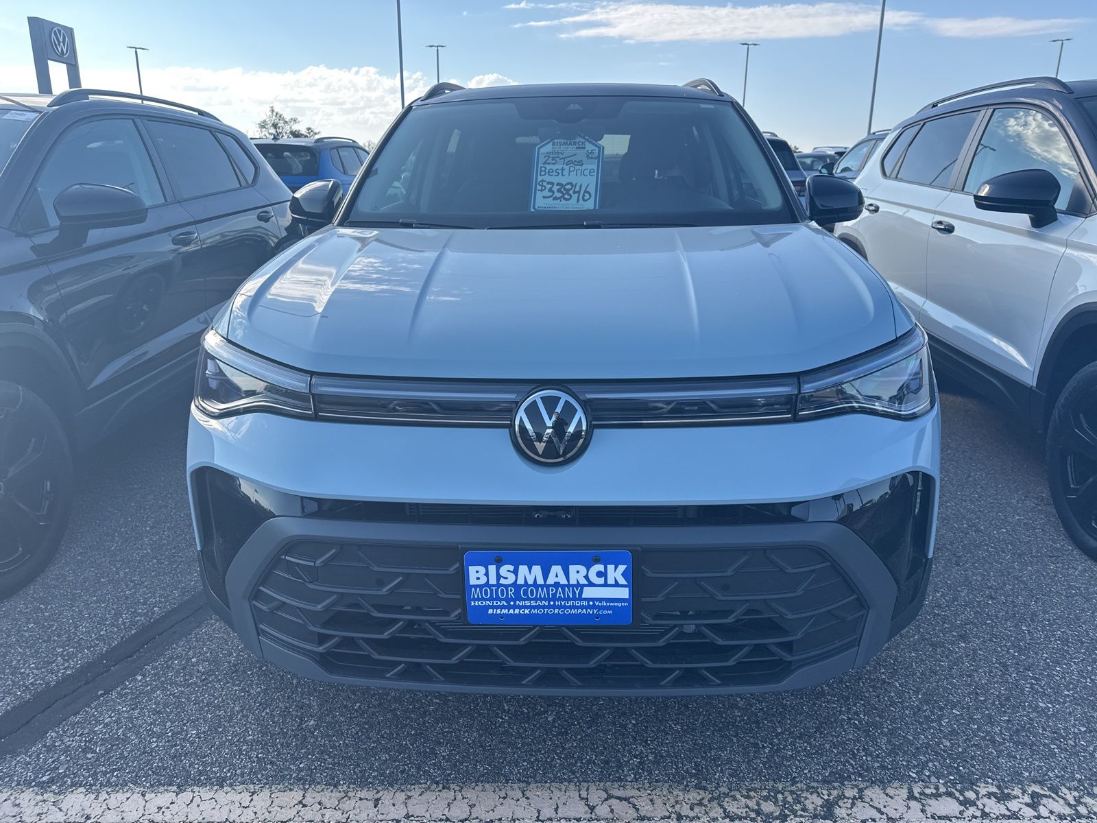 2025 Volkswagen Taos SE photo 3