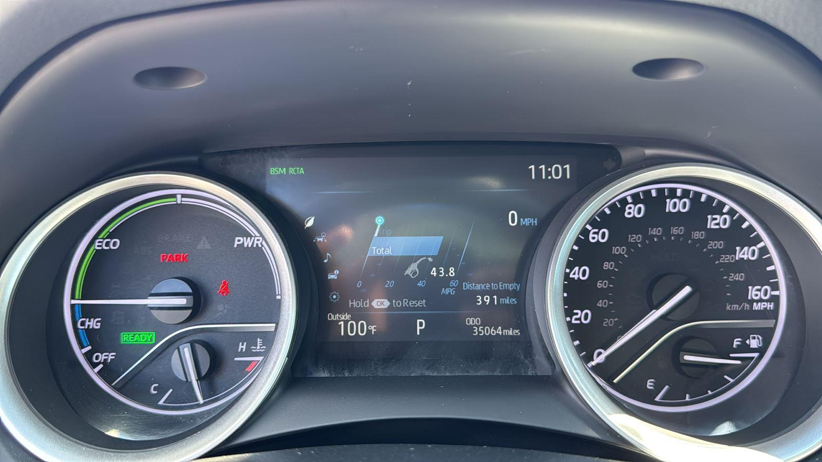 2023 Toyota Camry Hybrid XLE photo 13