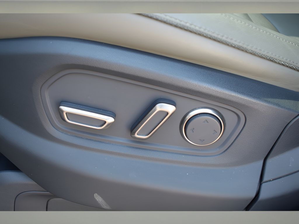 2022 Rivian R1T Adventure photo 10