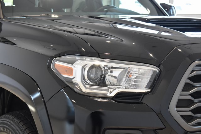 2022 Toyota Tacoma TRD Sport photo 2