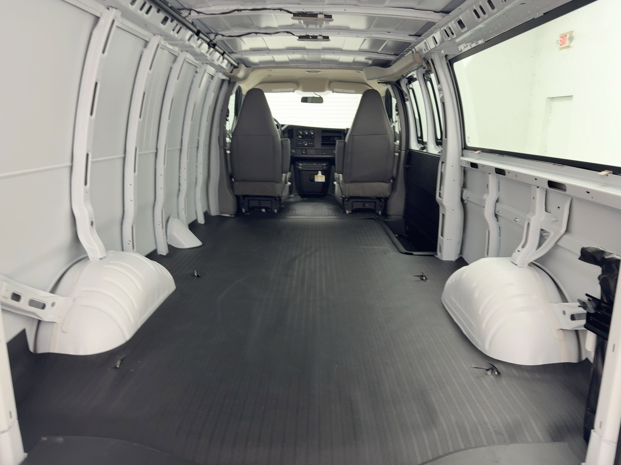 2025 Chevrolet Express Cargo 2500 photo 22
