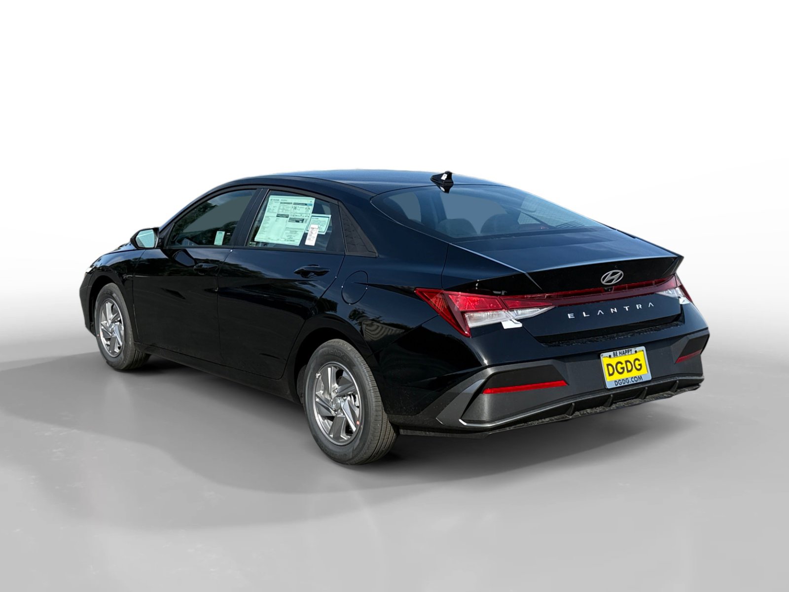 2025 Hyundai Elantra SE photo 3