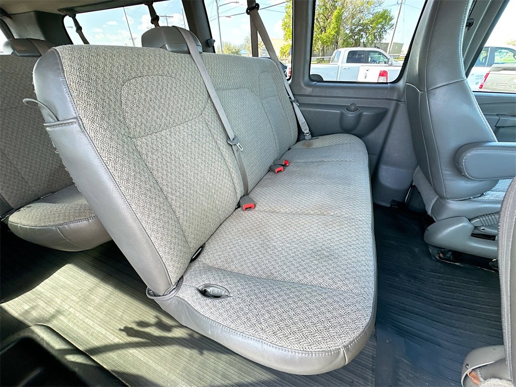 2022 Chevrolet Express Passenger 3500 photo 17
