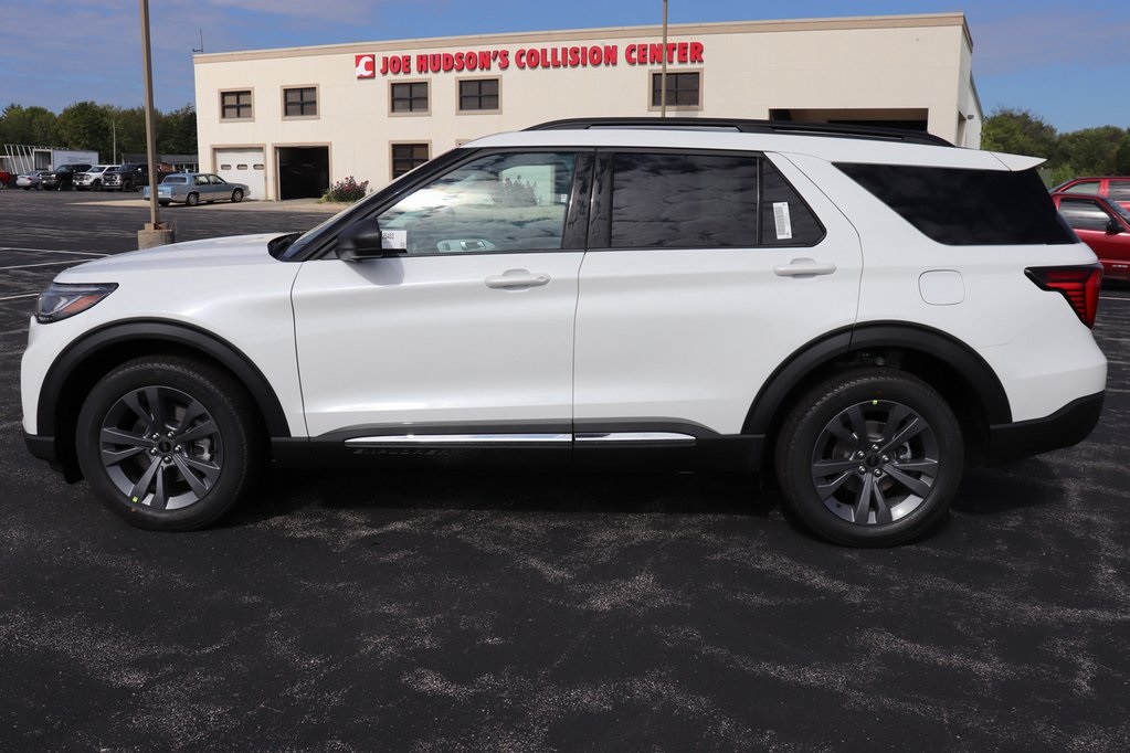 2025 Ford Explorer photo 3