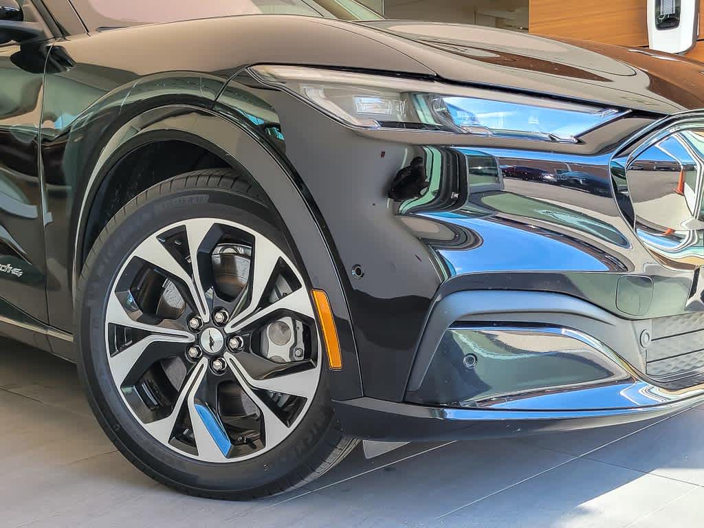 2021 Ford Mustang Mach-E Premium photo 3