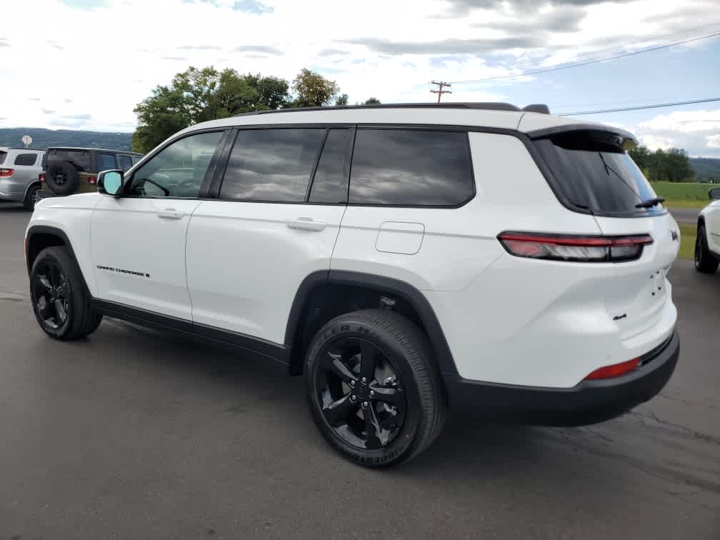 2025 Jeep Grand Cherokee Altitude X photo 2