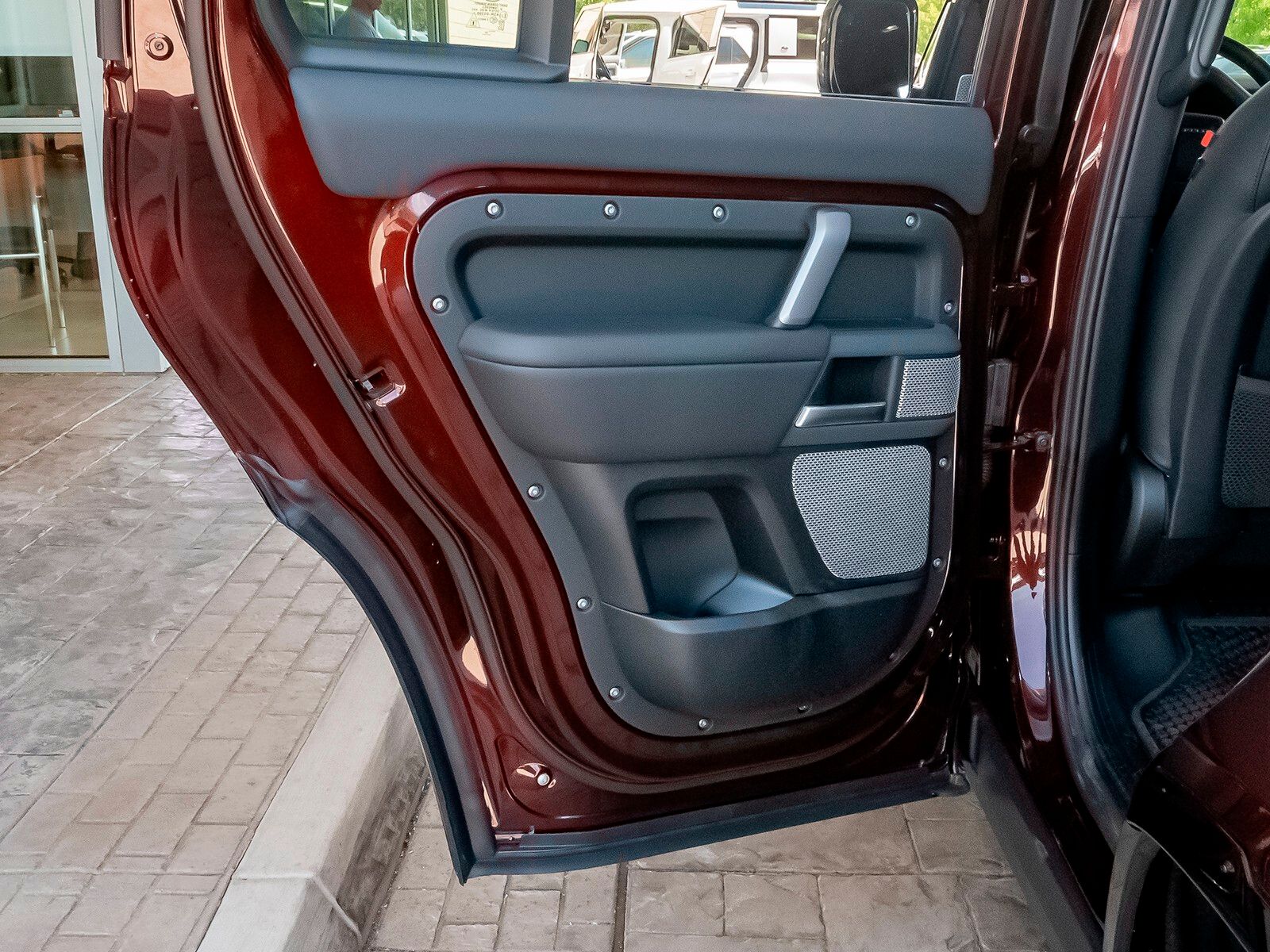 2024 Land Rover Defender 130 X-Dynamic SE photo 43