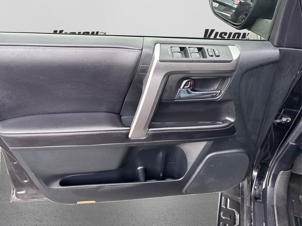 2016 Toyota 4Runner SR5 Premium photo 22