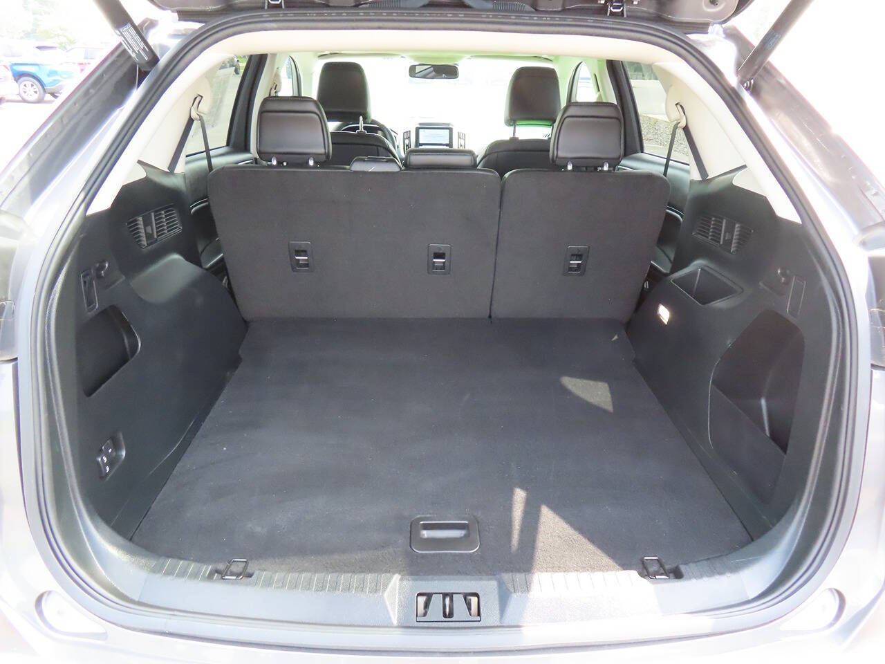 2022 Ford Edge SEL photo 7