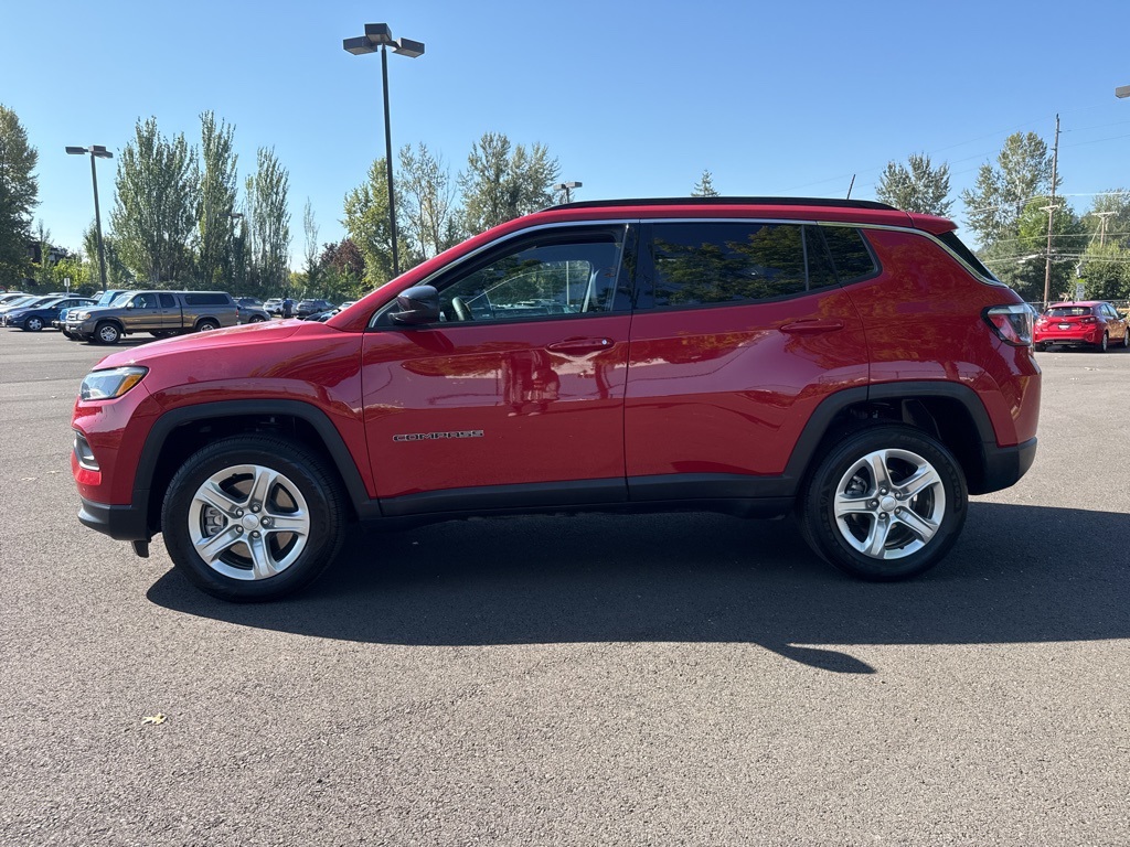 2024 Jeep Compass Latitude photo 3