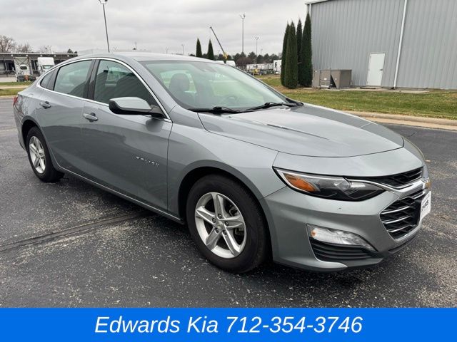 2024 Chevrolet Malibu 1LT photo 2