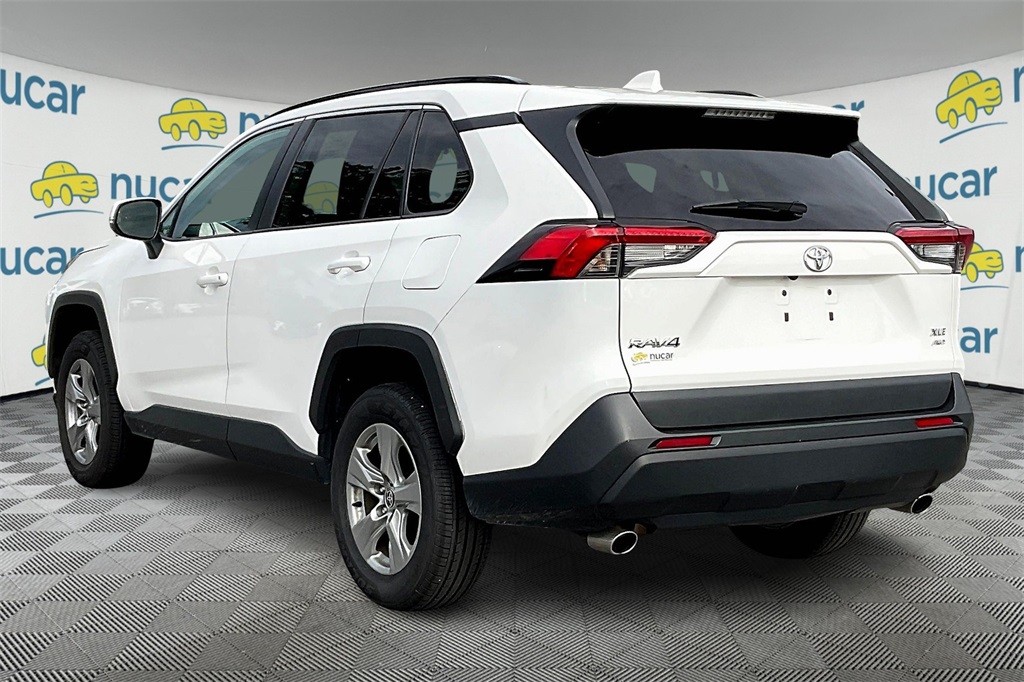 2022 Toyota RAV4 XLE photo 4