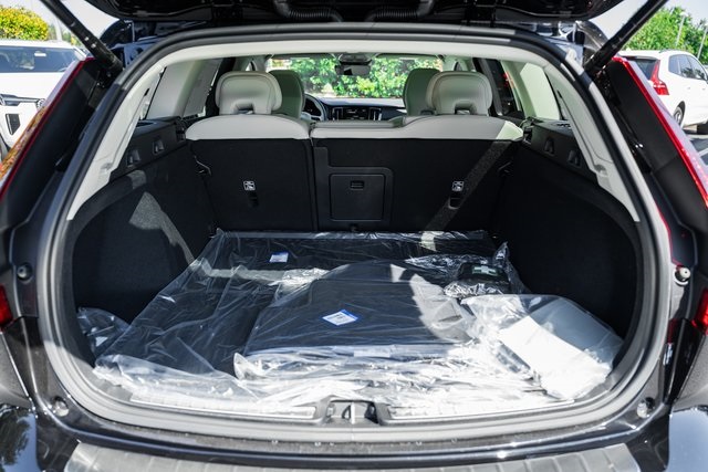 2026 Volvo V60 Cross Country B5 Plus photo 6