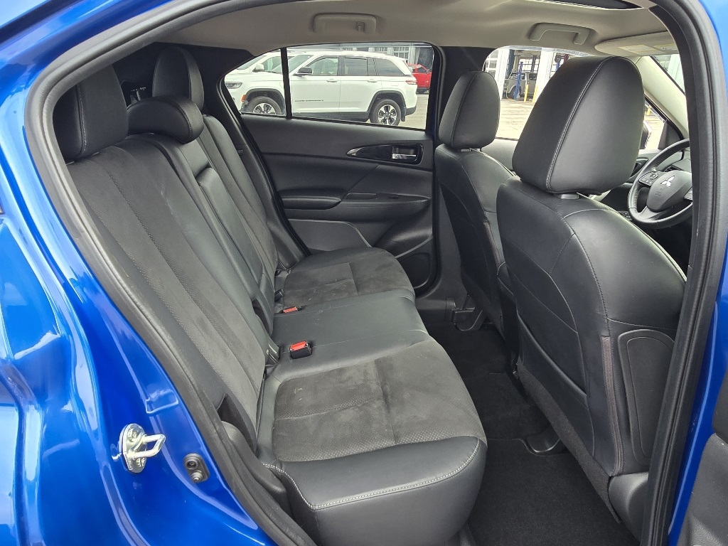 2022 Mitsubishi Eclipse Cross SE photo 13