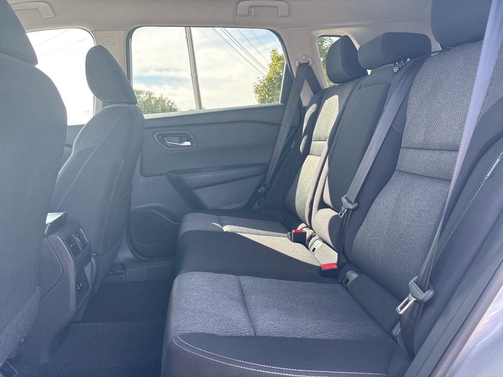 2024 Nissan Rogue SV photo 10