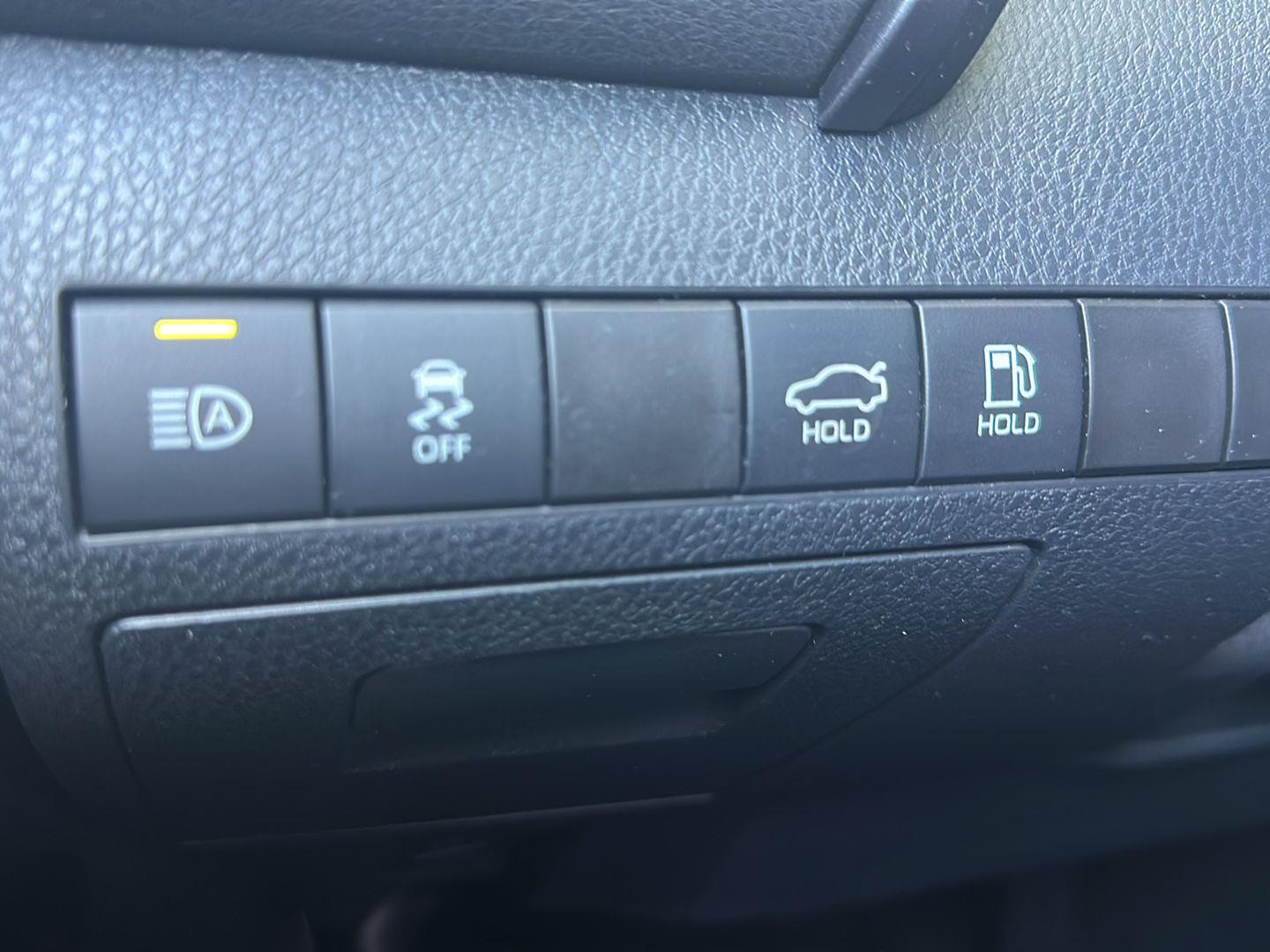 2021 Toyota Camry Hybrid LE photo 5