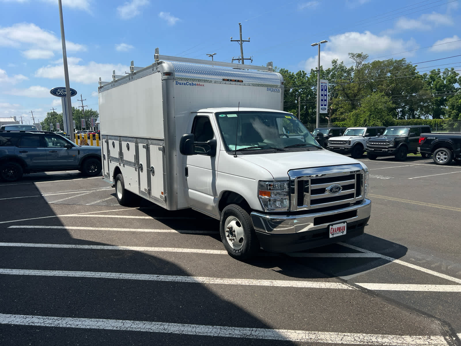 2025 Ford E-450 photo 3