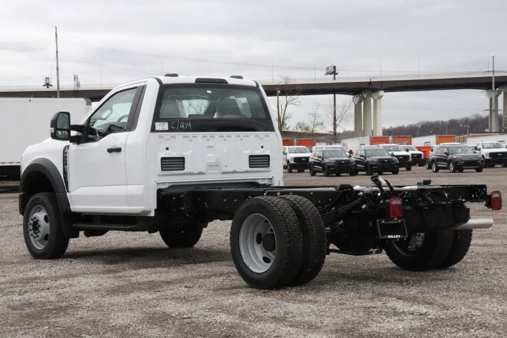 2025 Ford F-550 photo 2