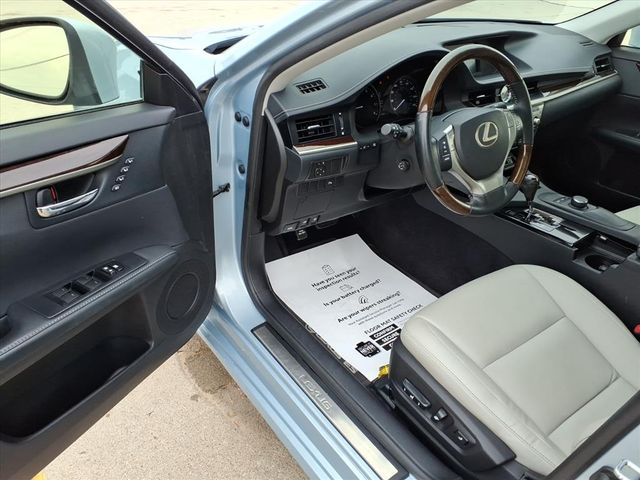 2013 Lexus ES 350 photo 13