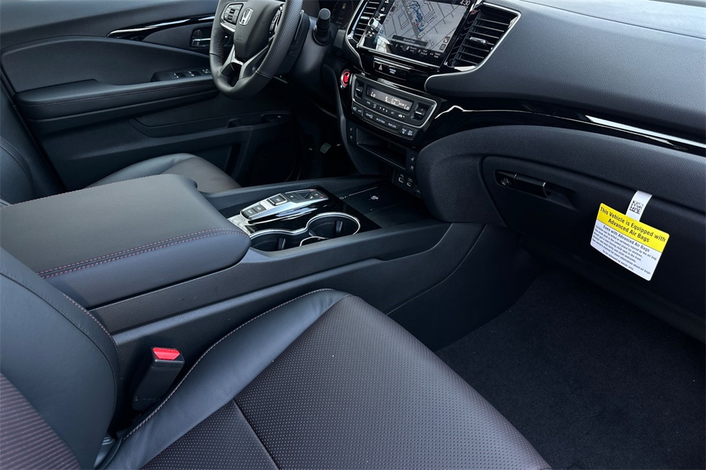 2025 Honda Ridgeline Black Edition photo 14