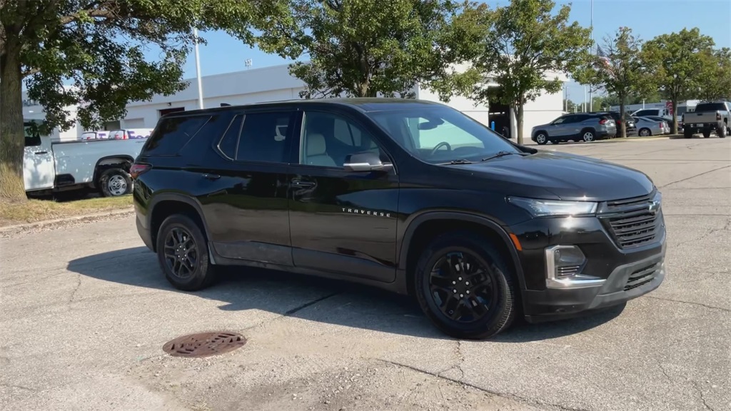 2023 Chevrolet Traverse LS photo 2