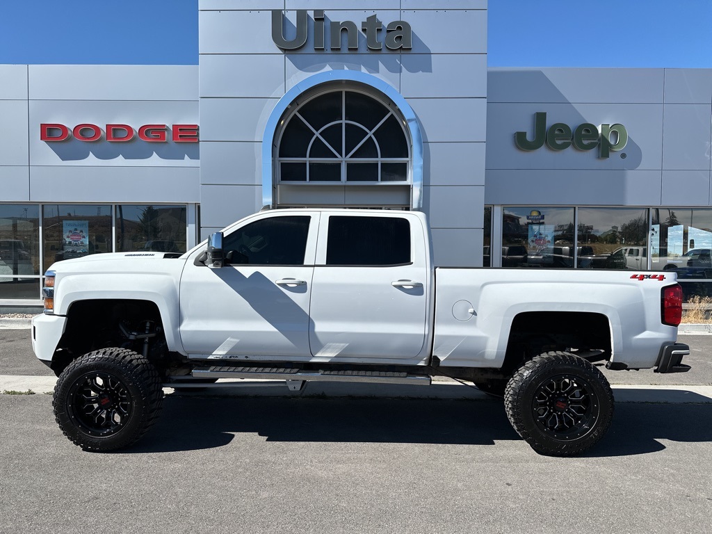 2018 Chevrolet Silverado 2500HD LT photo 2