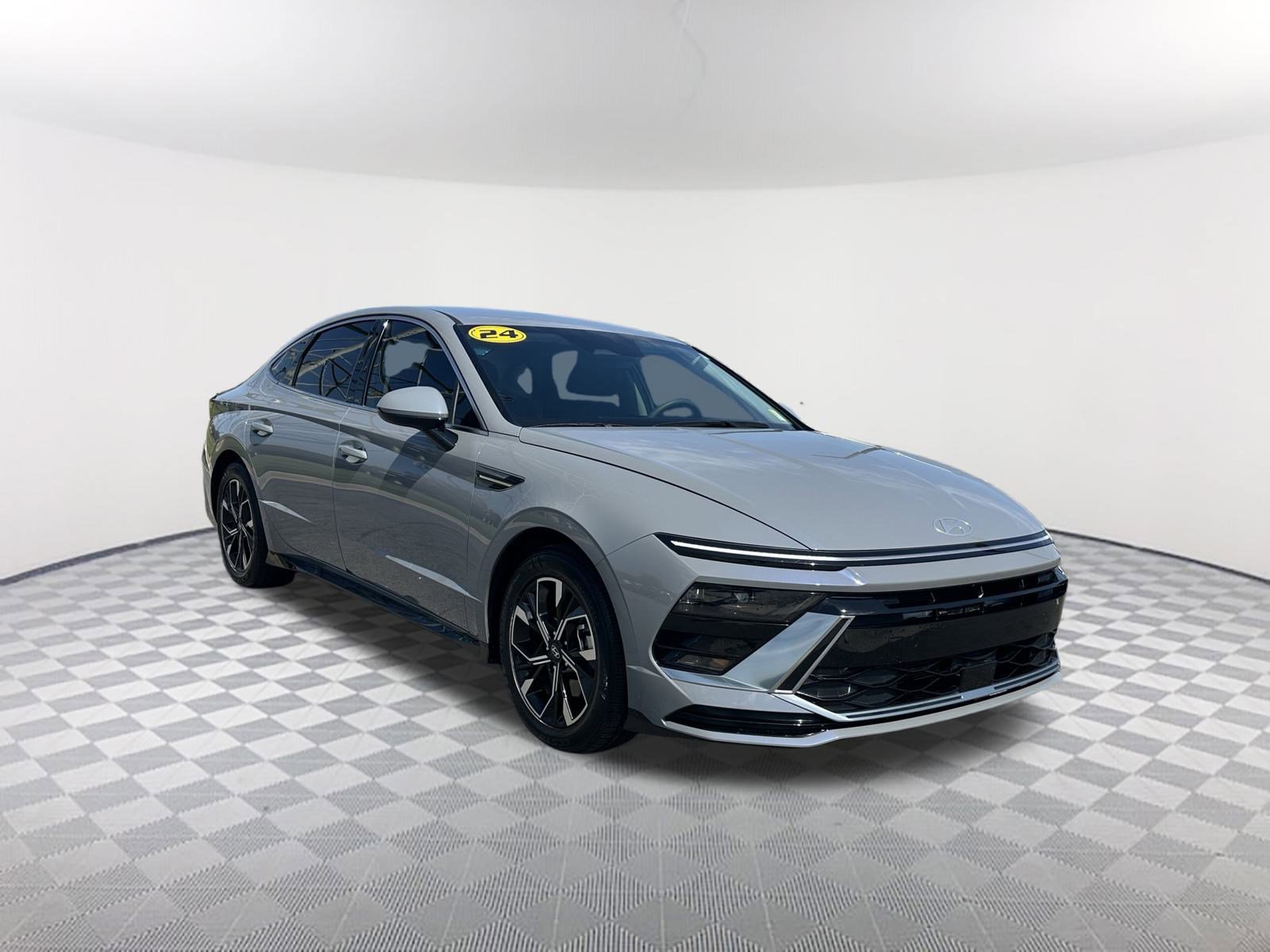 2024 Hyundai Sonata SEL photo 3