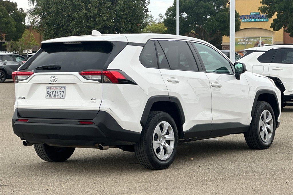 2024 Toyota RAV4 LE photo 2