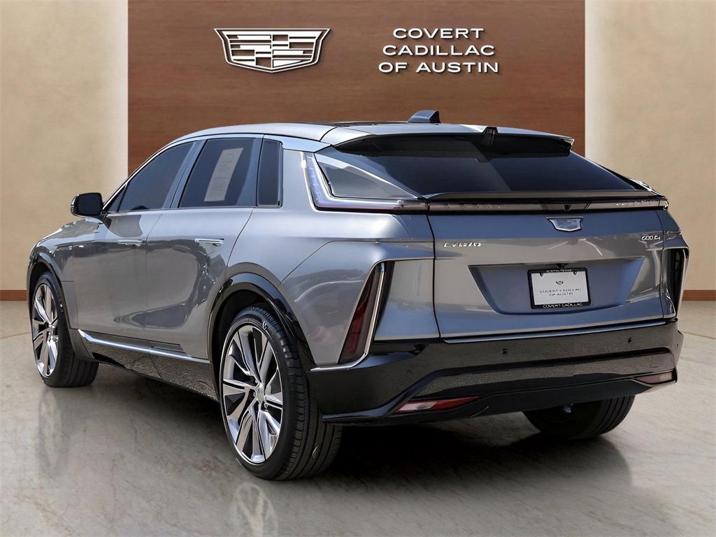 2024 Cadillac Lyriq Luxury photo 2