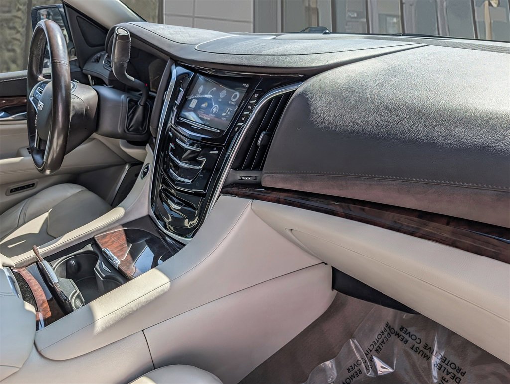 2015 Cadillac Escalade Luxury photo 22