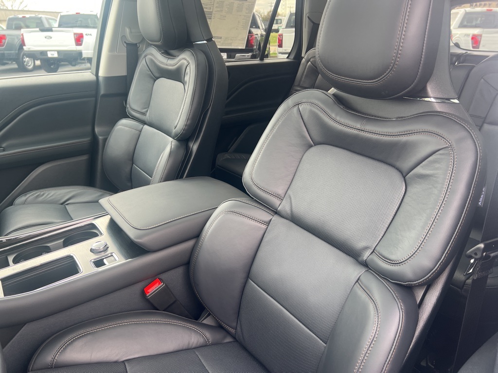 2025 Lincoln Aviator Reserve photo 31