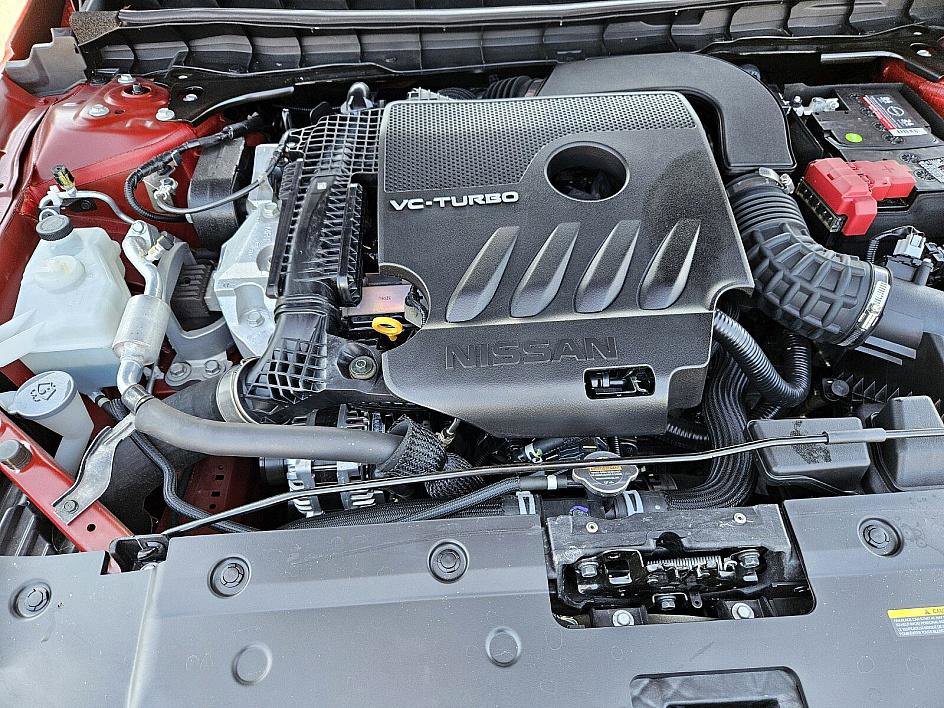 2024 Nissan Altima SR photo 18