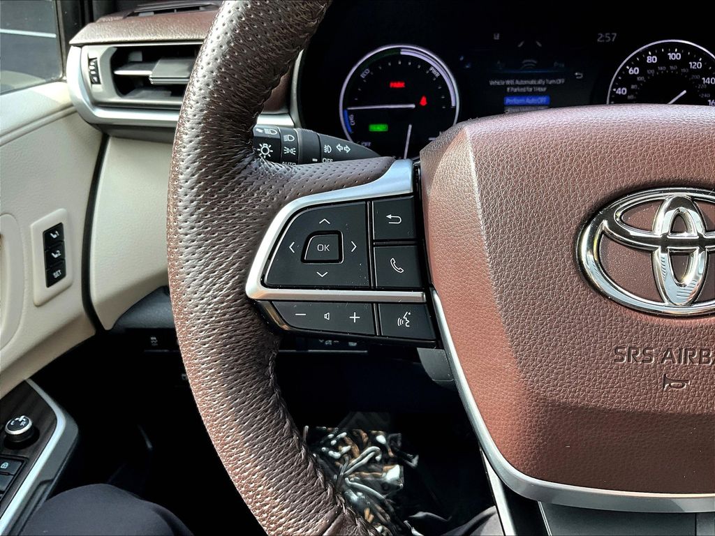 2022 Toyota Sienna Platinum photo 19