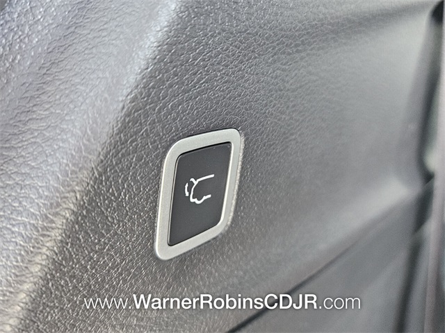 2025 Chrysler Voyager LX photo 13