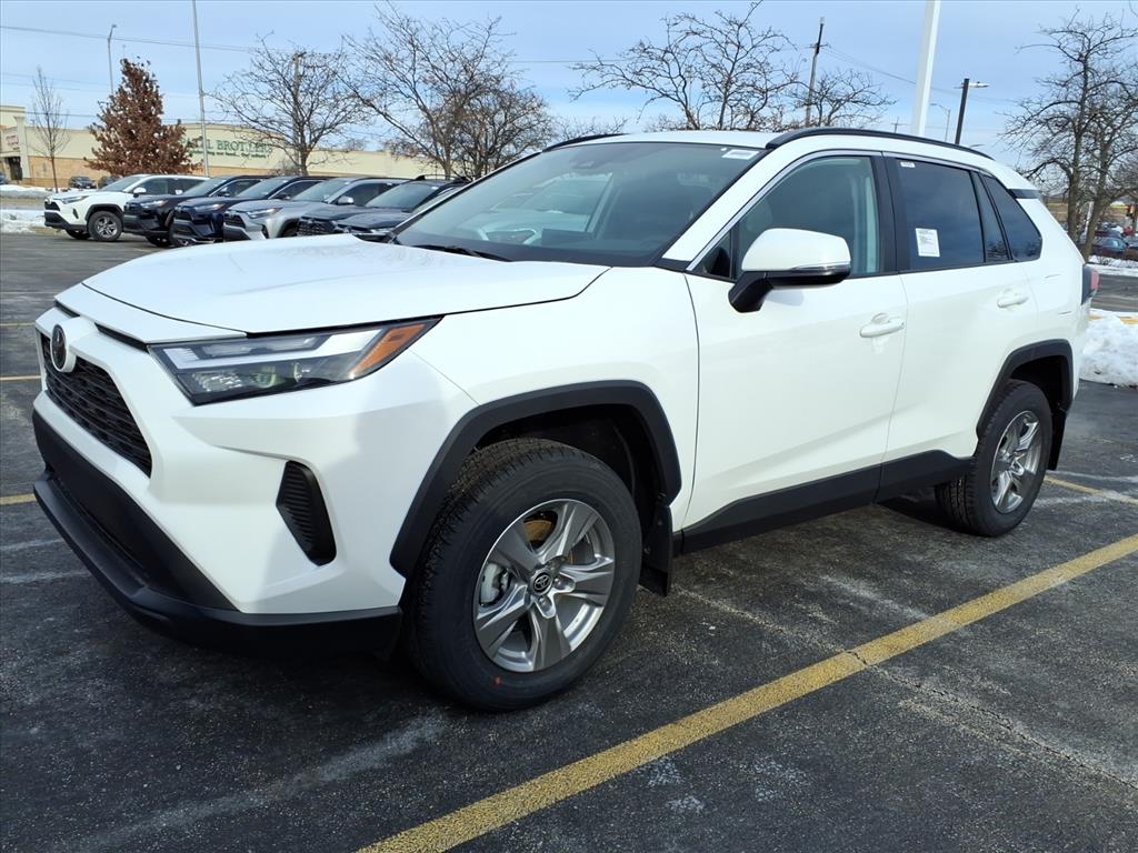 2025 Toyota RAV4 XLE's photo