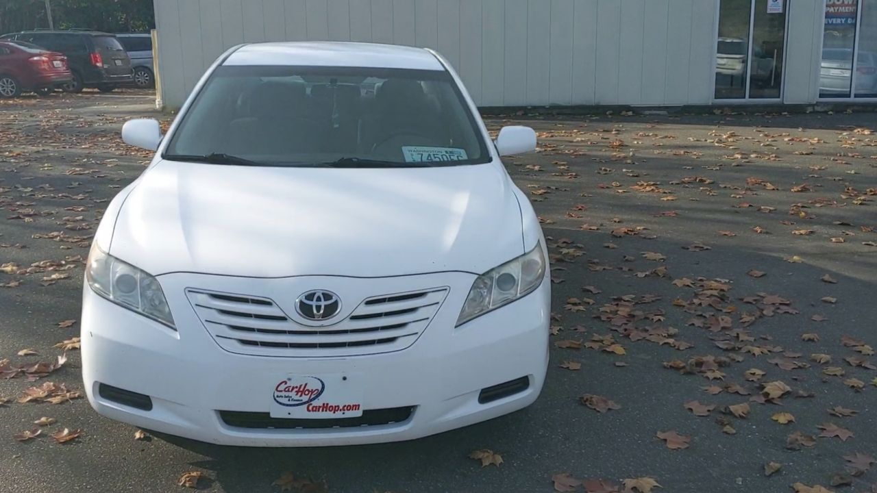 2009 Toyota Camry SE photo 2