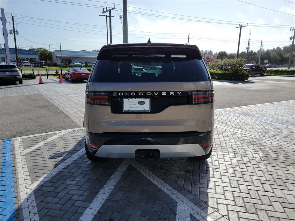 2025 Land Rover Discovery Metropolitan Edition photo 3