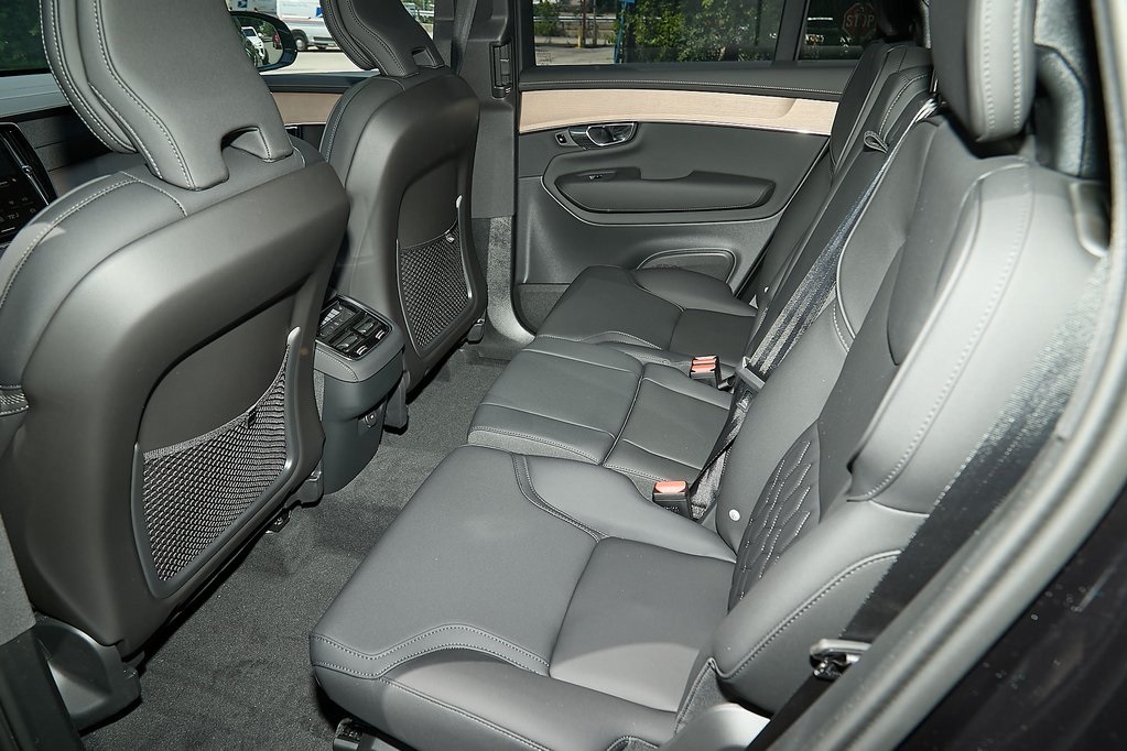 2025 VOLVO XC90 - Image 18