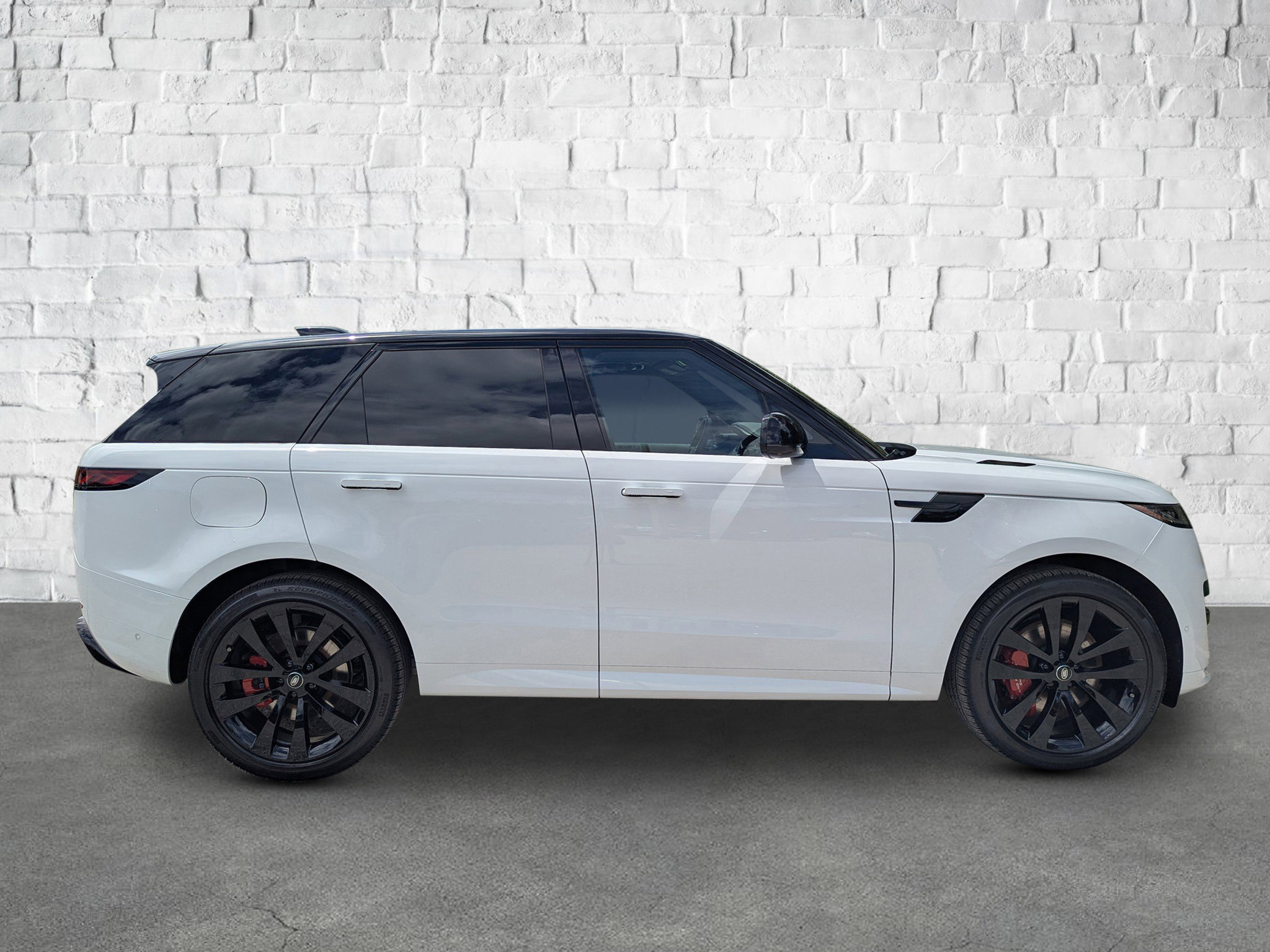 2025 Land Rover Range Rover Sport SE photo 6