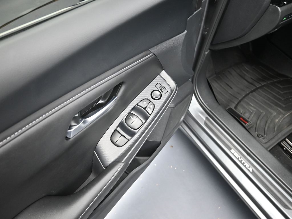 2025 Nissan Sentra SV photo 9
