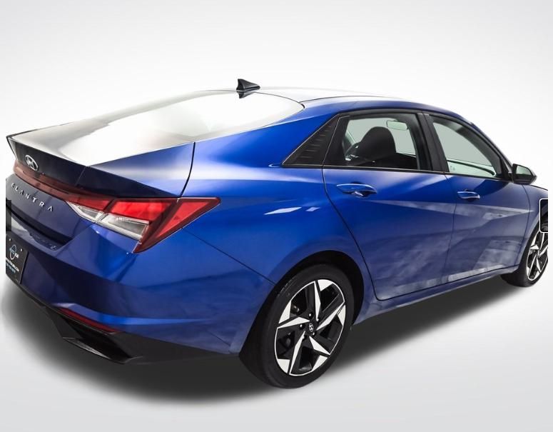 2023 Hyundai Elantra SEL photo 7