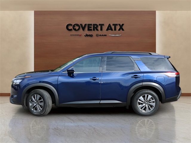 2025 Nissan Pathfinder SV photo 2