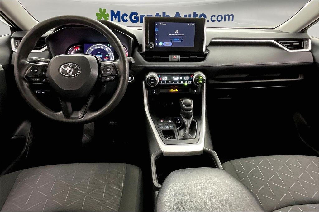 2024 Toyota RAV4 XLE photo 14