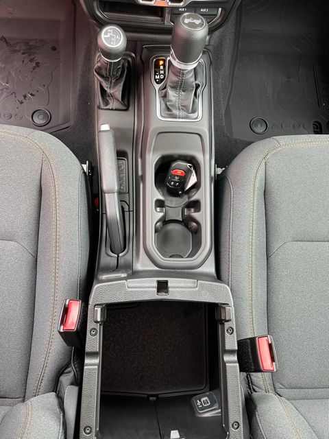 2025 Jeep Wrangler Sahara photo 22