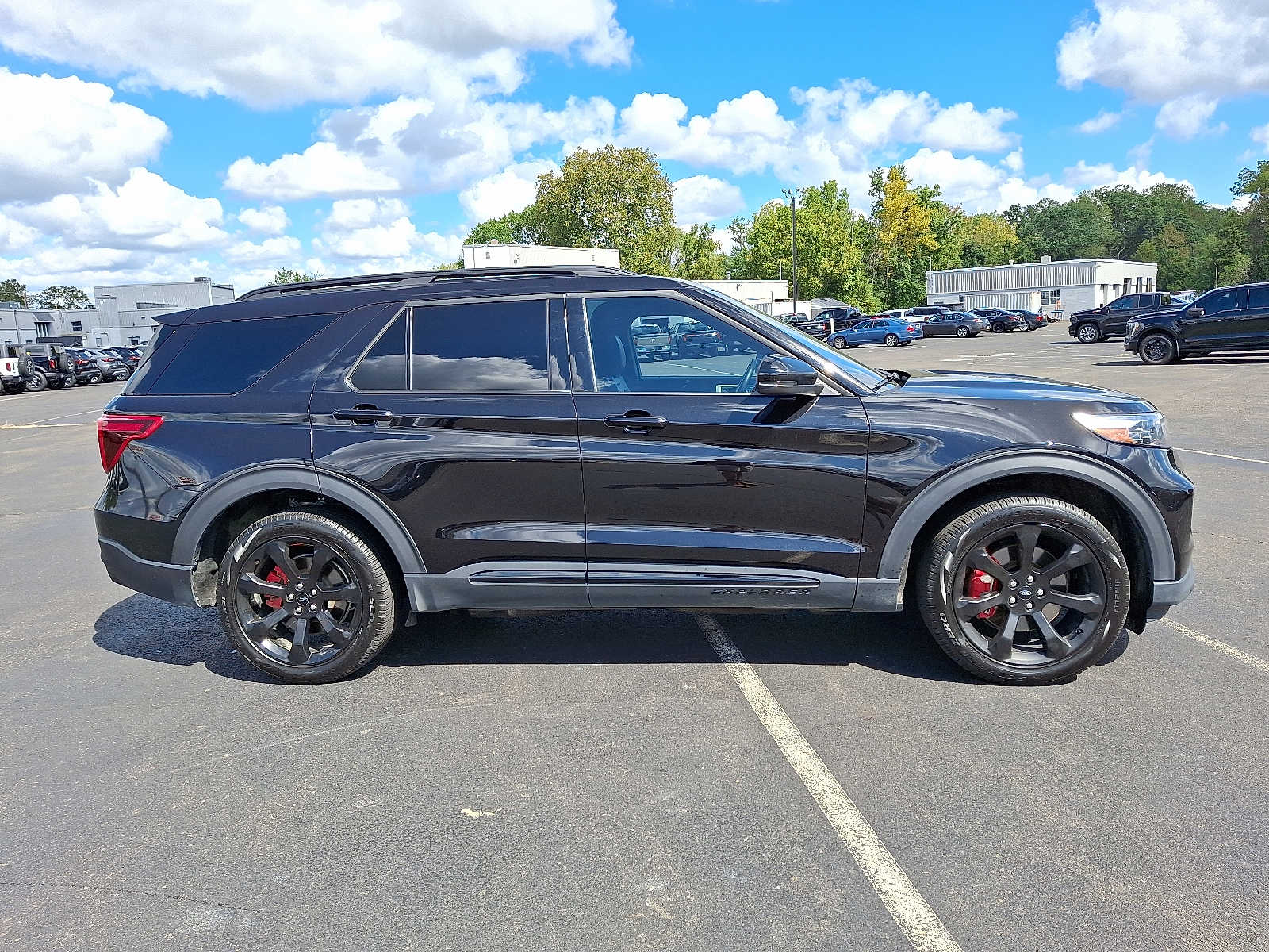 2023 Ford Explorer ST photo 3