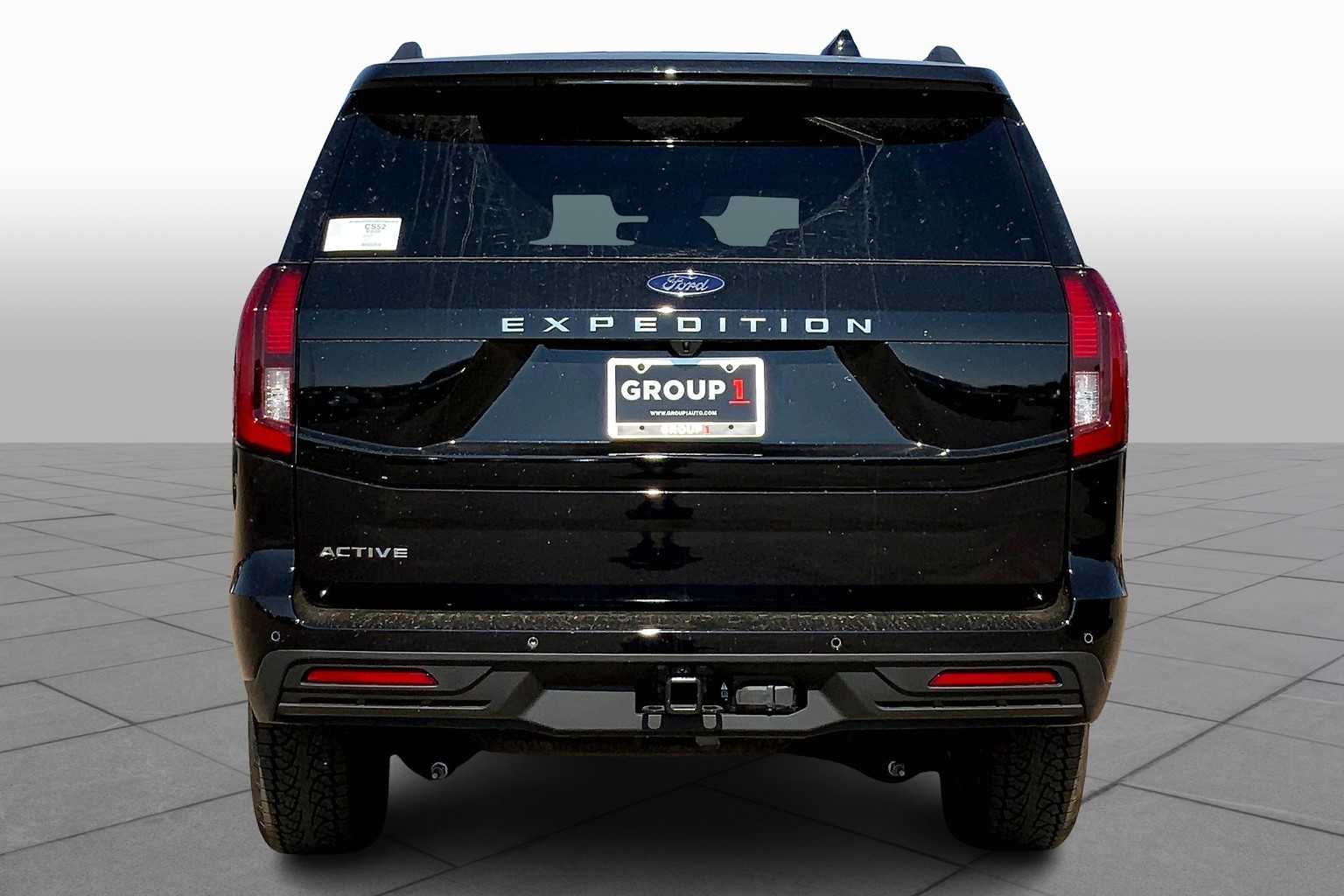 2025 Ford Expedition photo 3