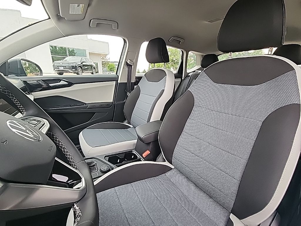 2025 Volkswagen Taos S photo 10