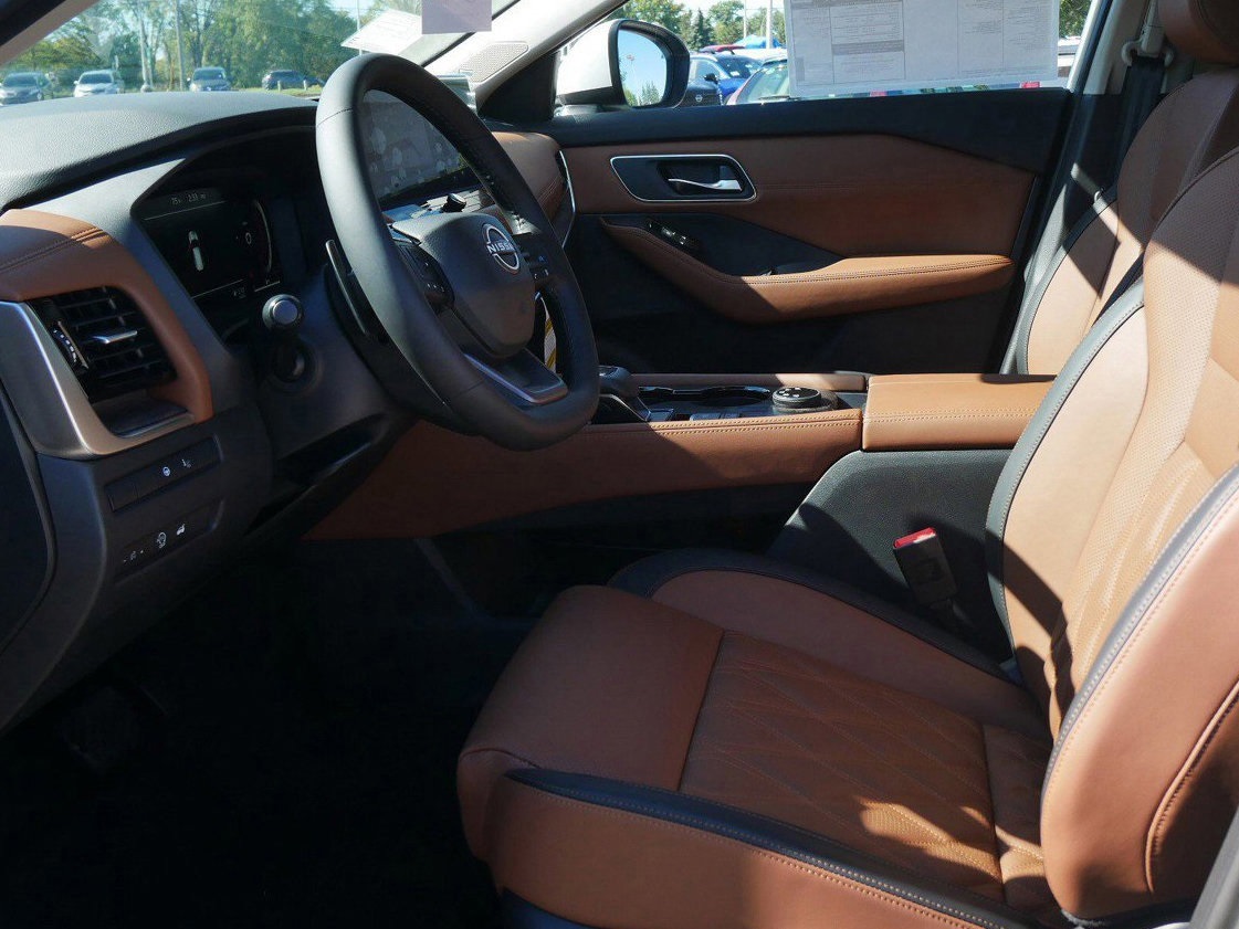 2026 Nissan Rogue Platinum photo 5