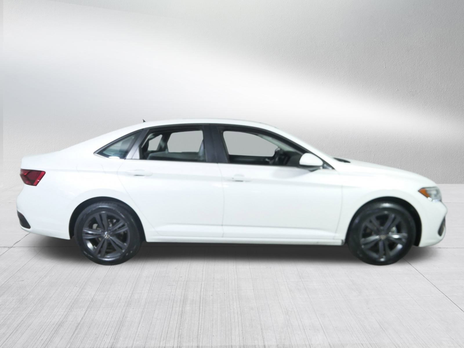 2022 Volkswagen Jetta SE photo 8